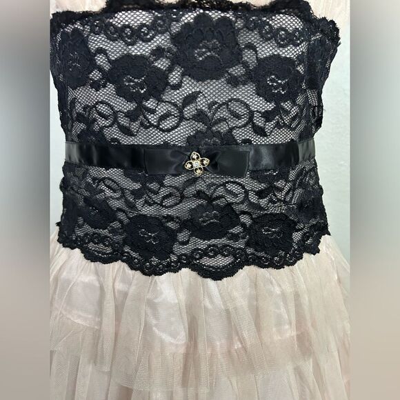 Elegant Cream Pink and Black Lace Dress Brand Mystic Size Small - Picture 4 of 6